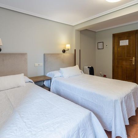 Logis Hotel Restaurante La Casa De Juansabeli Arenas De Cabrales Esterno foto