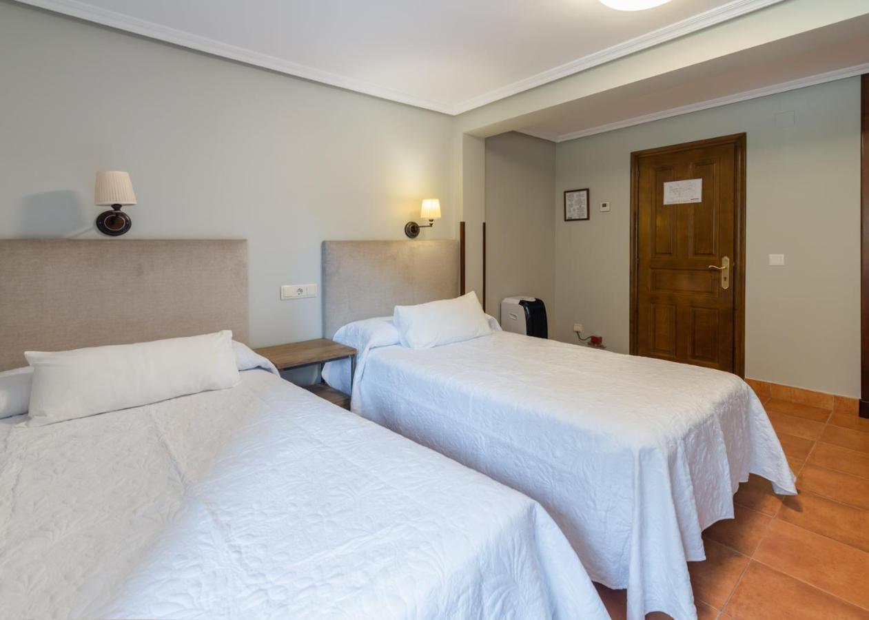 Logis Hotel Restaurante La Casa De Juansabeli Arenas De Cabrales Esterno foto
