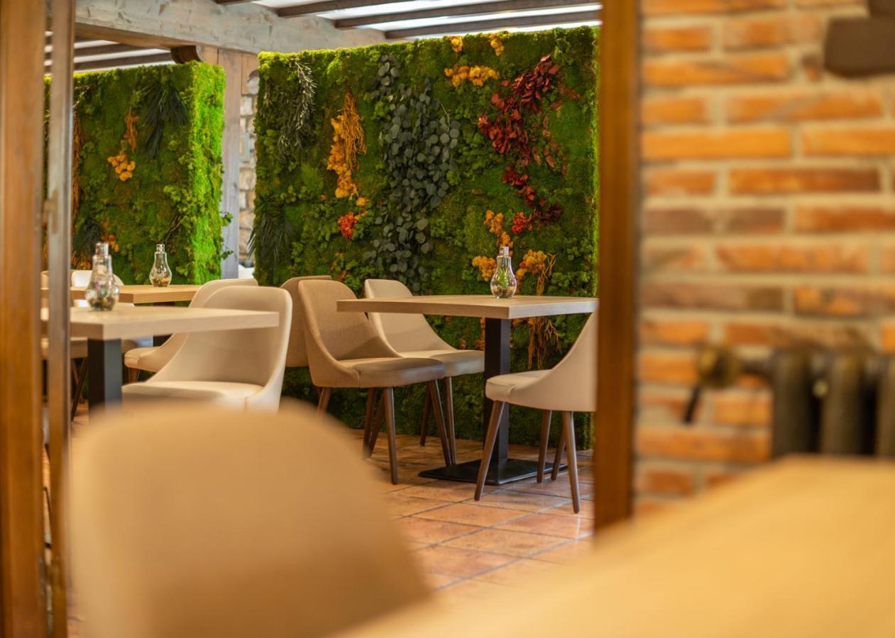 Logis Hotel Restaurante La Casa De Juansabeli Arenas De Cabrales Esterno foto