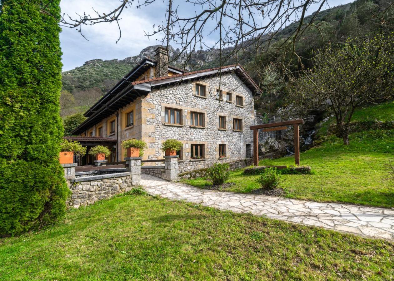 Logis Hotel Restaurante La Casa De Juansabeli Arenas De Cabrales Esterno foto