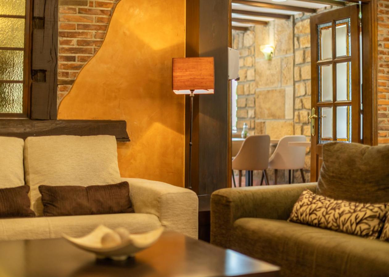 Logis Hotel Restaurante La Casa De Juansabeli Arenas De Cabrales Esterno foto